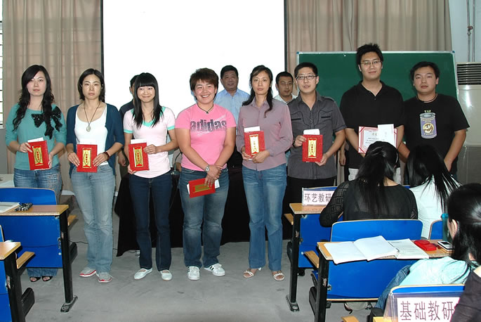 郑州轻院易斯顿国际美术学院2007-2008学年“三育人”表彰大会隆重召开