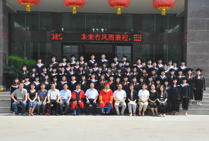 我院隆重举行2012届本科毕业生毕业典礼 我院隆重举行2012届本科毕业生毕业典礼