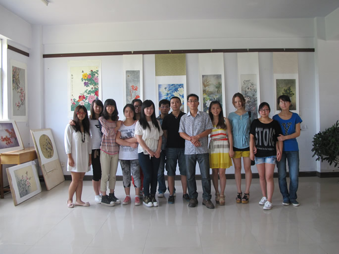 2010级中国画班花鸟画展在主教楼二楼展厅举行 2010级中国画班花鸟画展在主教楼二楼展厅举行