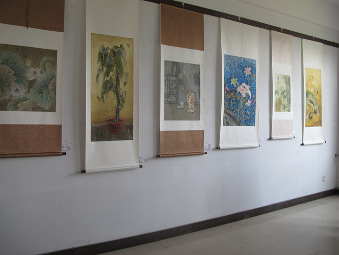 2010级中国画班花鸟画展在主教楼二楼展厅举行 2010级中国画班花鸟画展在主教楼二楼展厅举行