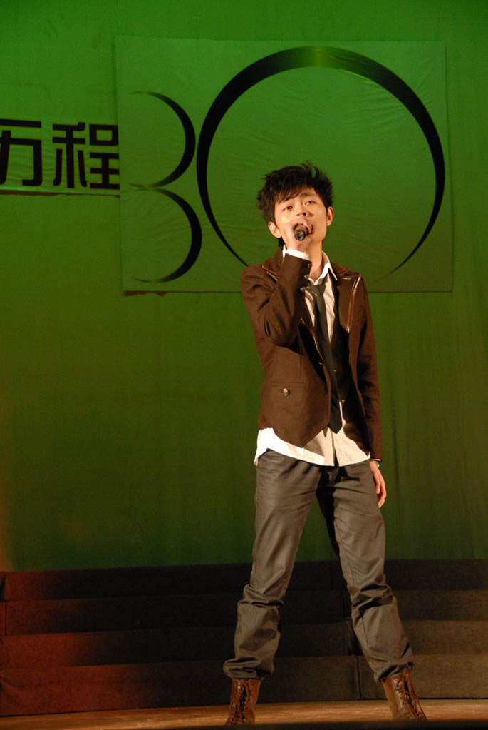 灿烂的轻院舞台,易斯顿人展现傲人风采 灿烂的轻院舞台,易斯顿人展现傲人风采