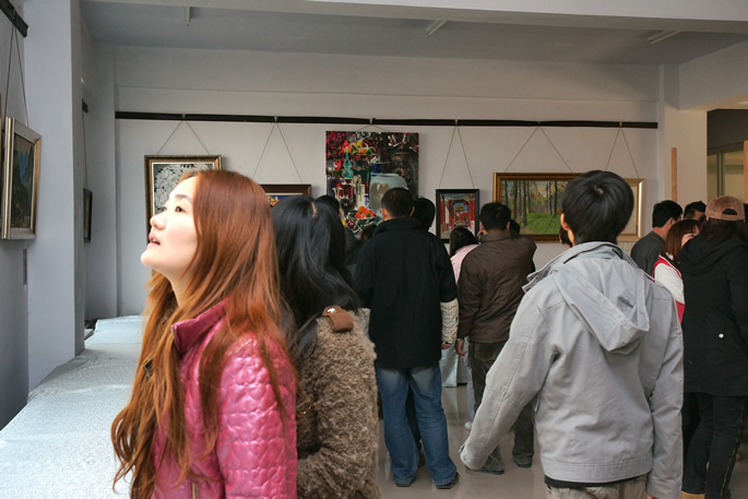 穆萨耶夫•穆萨•萨里郝维奇教授举办《辉煌的丝绸之路》画展 穆萨耶夫•穆萨•萨里郝维奇教授举办《辉煌的丝绸之路》画展