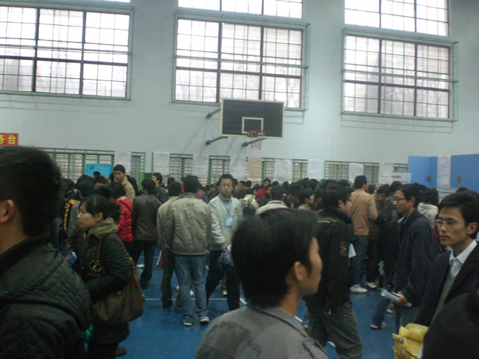 我院学生成功参加轻院2009年毕业生供需见面会 我院学生成功参加轻院2009年毕业生供需见面会