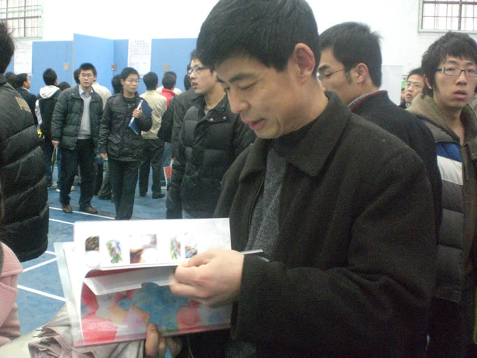我院学生成功参加轻院2009年毕业生供需见面会 我院学生成功参加轻院2009年毕业生供需见面会