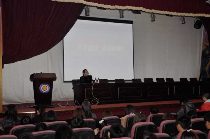 中原著名品牌策划师杨旭老师来我院讲座 中原著名品牌策划师杨旭老师来我院讲座