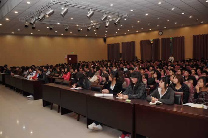 中原著名品牌策划师杨旭老师来我院讲座 中原著名品牌策划师杨旭老师来我院讲座
