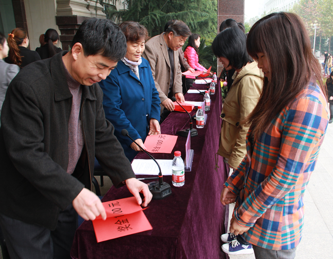 我院举办2011--2012学年评优奖先大会 我院举办2011--2012学年评优奖先大会