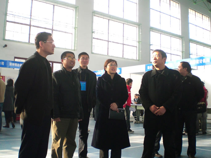 “郑州轻工业学院09届艺术设计类毕业生供需见面会”12月19日在体育馆举行 “郑州轻工业学院09届艺术设计类毕业生供需见面会”12月19日在体育馆举行