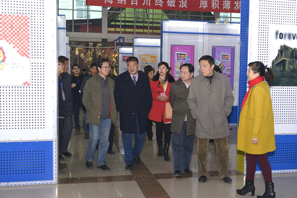 河南省教育厅艺术类本科专业实地评估专家组莅临我院指导工作 河南省教育厅艺术类本科专业实地评估专家组莅临我院指导工作