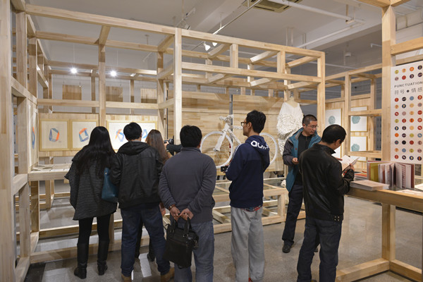 我院组织教师参观“千里之行”中国重点美术院校2014届毕业生优秀作品展 我院组织教师参观“千里之行”中国重点美术院校2014届毕业生优秀作品展