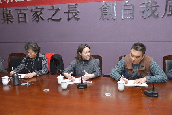 俄罗斯外教娜佳教授与造型艺术系教师举行学术座谈会 俄罗斯外教娜佳教授与造型艺术系教师举行学术座谈会
