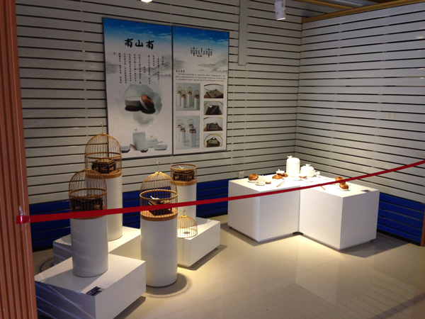 毕业展与校园活动开放月的亲密接触 ——郑轻易斯顿美术学院2015 “毕业季+开放月”活动启动 毕业展与校园活动开放月的亲密接触 ——郑轻易斯顿美术学院2015 “毕业季+开放月”活动启动