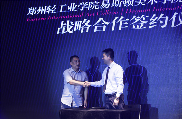 “拾▪裳”原创设计秀演绎时尚大片----记服装与服饰设计专业十年庆 “拾▪裳”原创设计秀演绎时尚大片----记服装与服饰设计专业十年庆