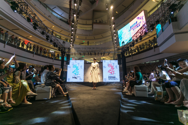 郑州轻工业大学易斯顿美术学院—2016“城易之作”毕业设计作品展在万象城隆重开幕