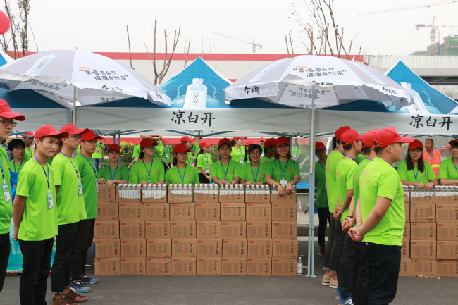徒行志远 广传公益 —我院学生参加第二届郑港国际徒步大会志愿者工作 徒行志远 广传公益 —我院学生参加第二届郑港国际徒步大会志愿者工作
