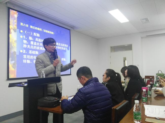 助推践行素质教育—郑东新区中小学美术教师一行参观我院造型艺术系 助推践行素质教育—郑东新区中小学美术教师一行参观我院造型艺术系