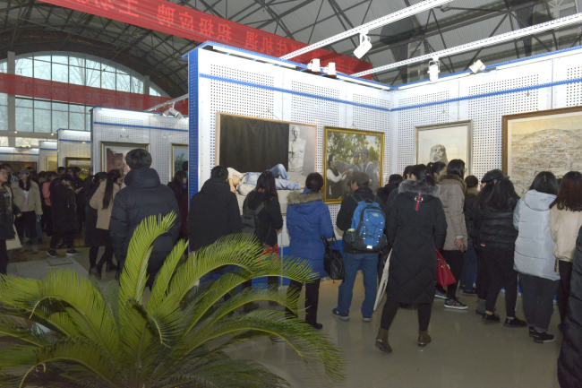 河南省高校美术教师绘画作品展开幕式暨座谈会在我院举办 河南省高校美术教师绘画作品展开幕式暨座谈会在我院举办