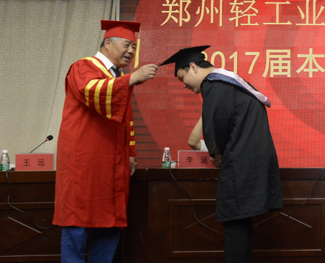 桃李芬芳,雏凤清声—我院举行2017届本科生毕业典礼 桃李芬芳,雏凤清声—我院举行2017届本科生毕业典礼