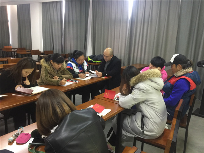 深入学习贯彻党的十九大精神 ——不忘初心,牢记使命 深入学习贯彻党的十九大精神 ——不忘初心,牢记使命