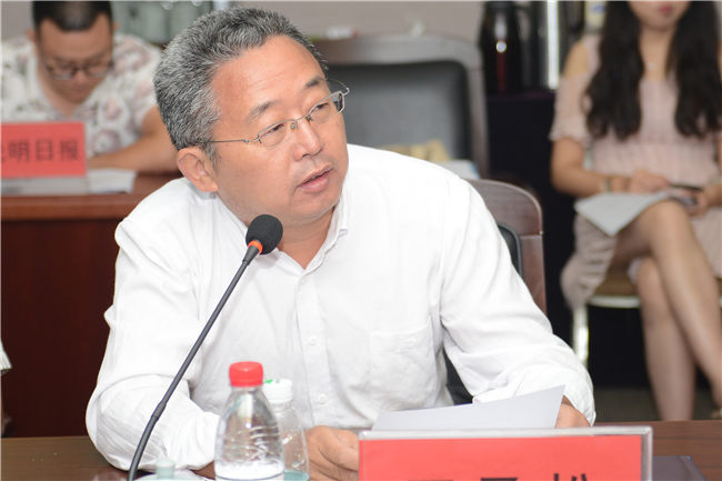 河南省教育界学习贯彻习近平总书记 给中央美术学院老教授回信重要精神座谈会在我院召开 河南省教育界学习贯彻习近平总书记 给中央美术学院老教授回信重要精神座谈会在我院召开