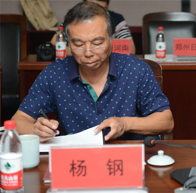 河南省教育界学习贯彻习近平总书记 给中央美术学院老教授回信重要精神座谈会在我院召开 河南省教育界学习贯彻习近平总书记 给中央美术学院老教授回信重要精神座谈会在我院召开
