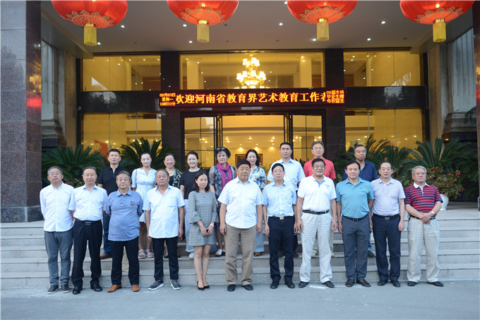 河南省教育界学习贯彻习近平总书记 给中央美术学院老教授回信重要精神座谈会在我院召开 河南省教育界学习贯彻习近平总书记 给中央美术学院老教授回信重要精神座谈会在我院召开