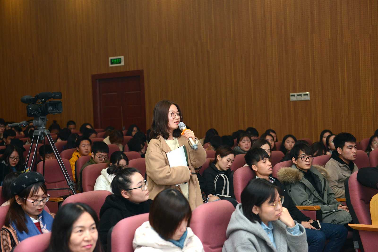 教育部高等学校设计学类专业教学指导委员会副主任林家阳教授 到我院指导讲学 教育部高等学校设计学类专业教学指导委员会副主任林家阳教授 到我院指导讲学