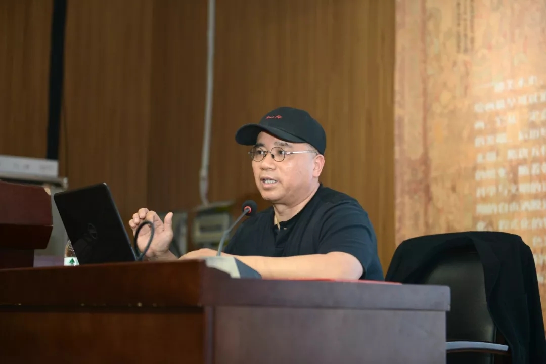 中央美术学院王颖生教授到我院讲学并受聘教授 中央美术学院王颖生教授到我院讲学并受聘教授