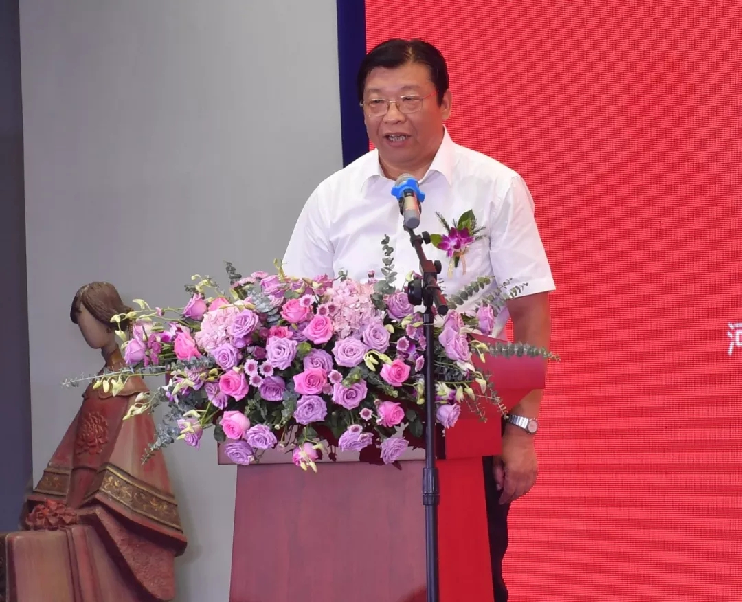 庆祝新中国成立70周年 郑州轻工业大学易斯顿美术学院教师暨2019届毕业生作品展隆重开幕 庆祝新中国成立70周年 郑州轻工业大学易斯顿美术学院教师暨2019届毕业生作品展隆重开幕