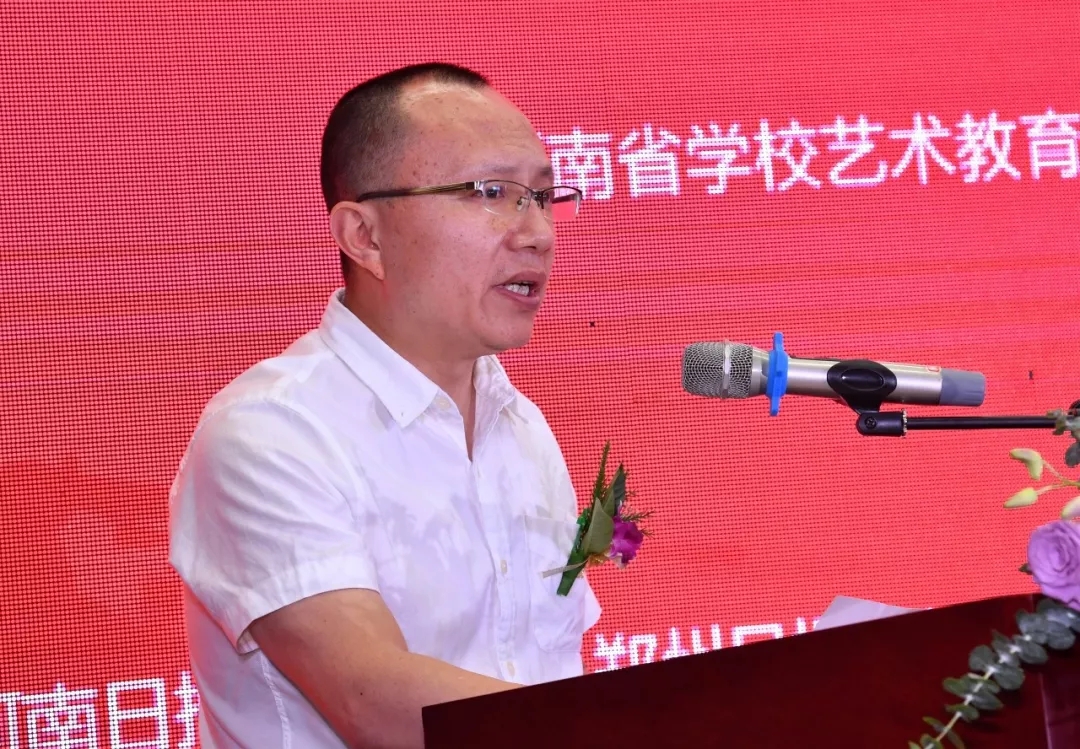 庆祝新中国成立70周年 郑州轻工业大学易斯顿美术学院教师暨2019届毕业生作品展隆重开幕 庆祝新中国成立70周年 郑州轻工业大学易斯顿美术学院教师暨2019届毕业生作品展隆重开幕