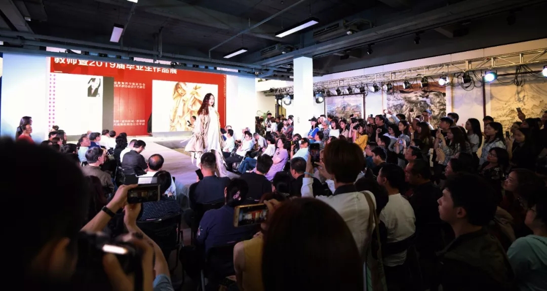 庆祝新中国成立70周年 郑州轻工业大学易斯顿美术学院教师暨2019届毕业生作品展隆重开幕