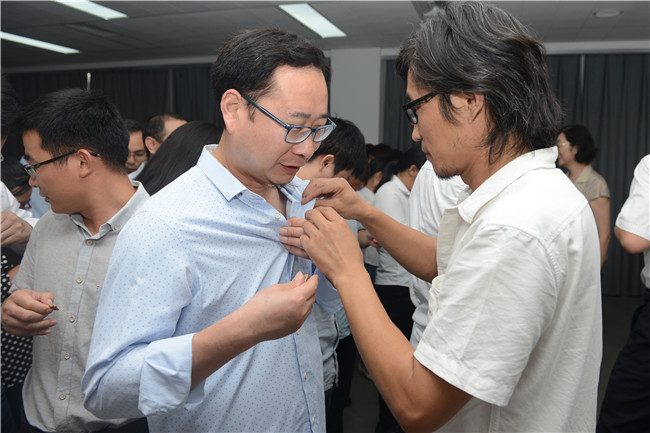 我院党支部开展“佩党徽、亮身份、勇担当、做表率” 主题党日活动 我院党支部开展“佩党徽、亮身份、勇担当、做表率” 主题党日活动