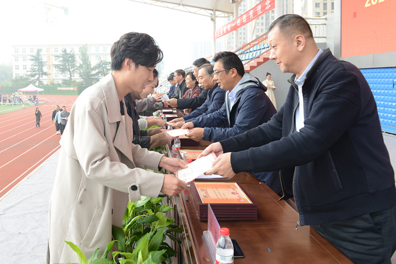 我院举办第十届田径运动会 我院举办第十届田径运动会