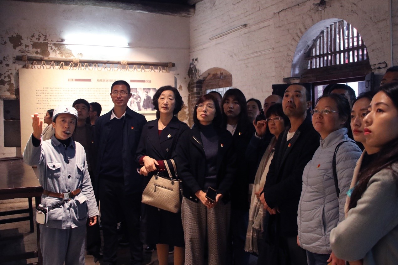 我院教工党员赴豫西抗日纪念馆开展“不忘初心、牢记使命”主题教育活动 我院教工党员赴豫西抗日纪念馆开展“不忘初心、牢记使命”主题教育活动