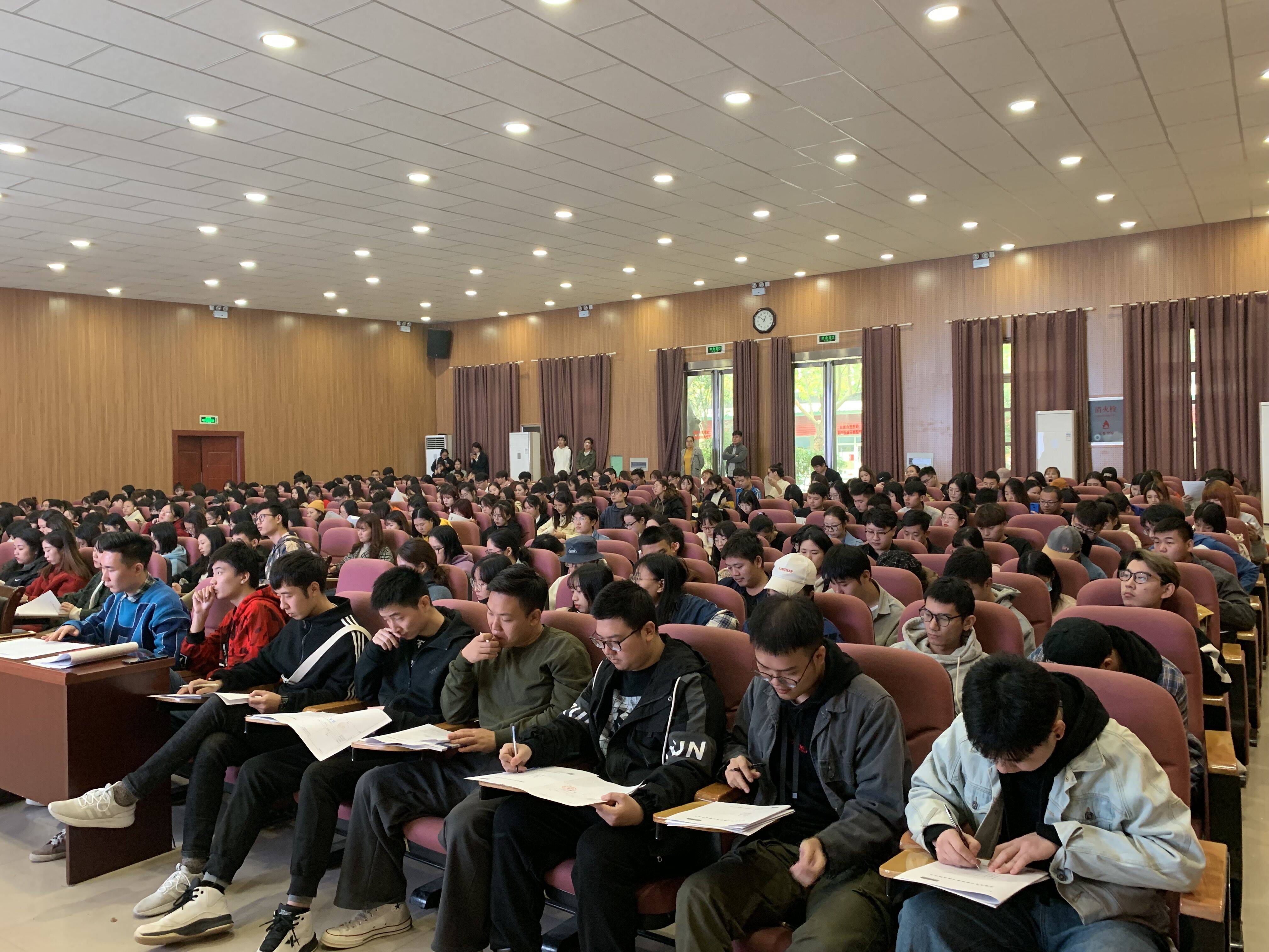我院举行2020届毕业生就业指导专题讲座 我院举行2020届毕业生就业指导专题讲座