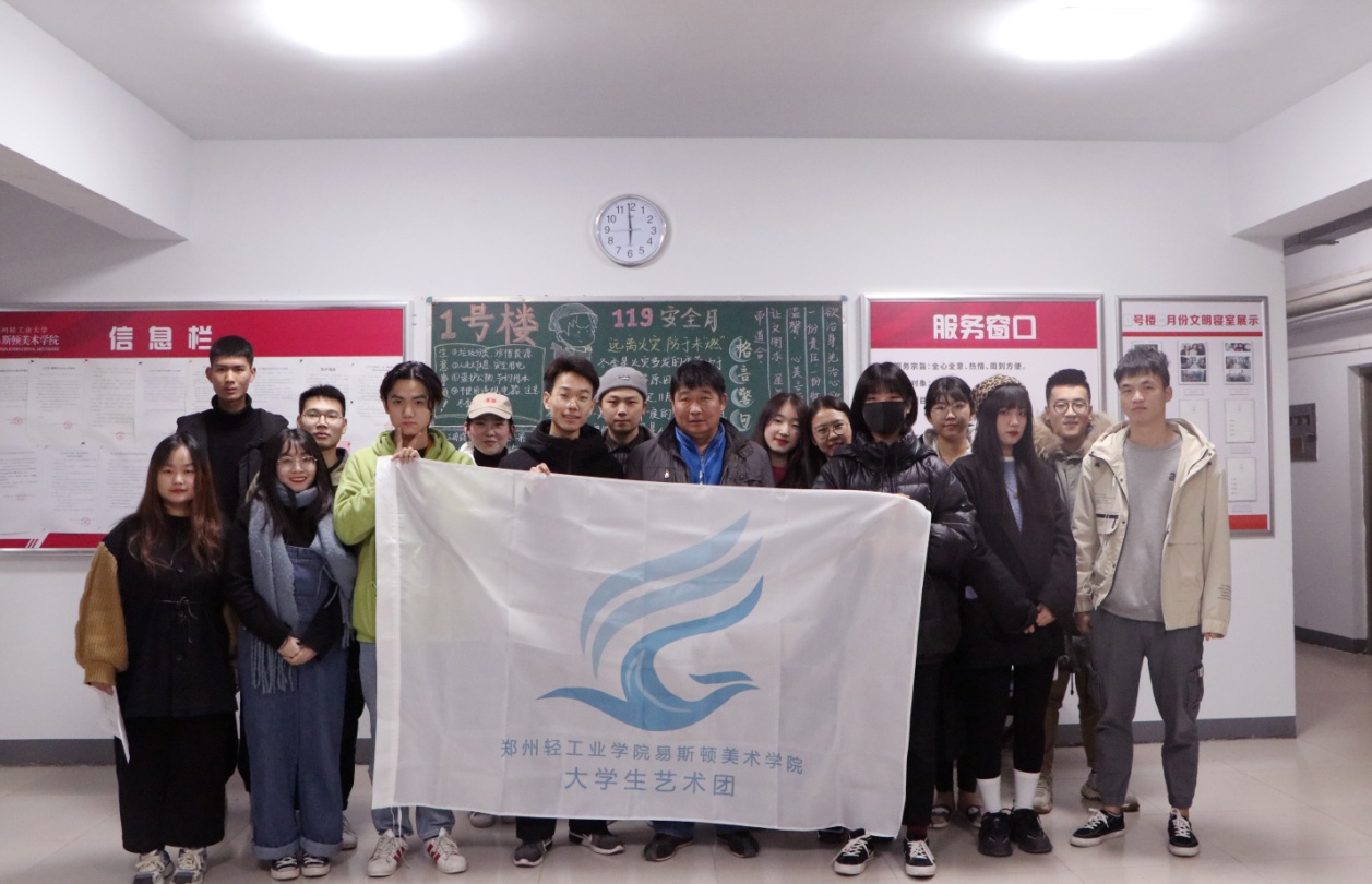 小衣大爱，情暖人心—我院师生积极参与爱心捐衣活动