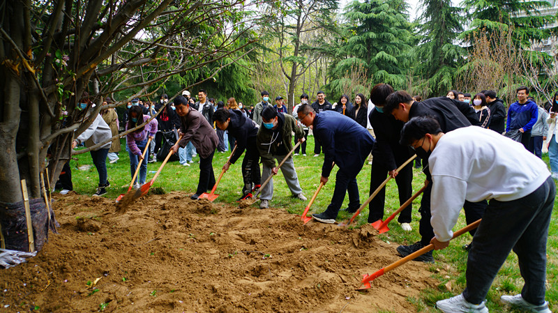 植根母校,情留校园——2021届毕业生向母校捐赠海棠 植根母校,情留校园——2021届毕业生向母校捐赠海棠