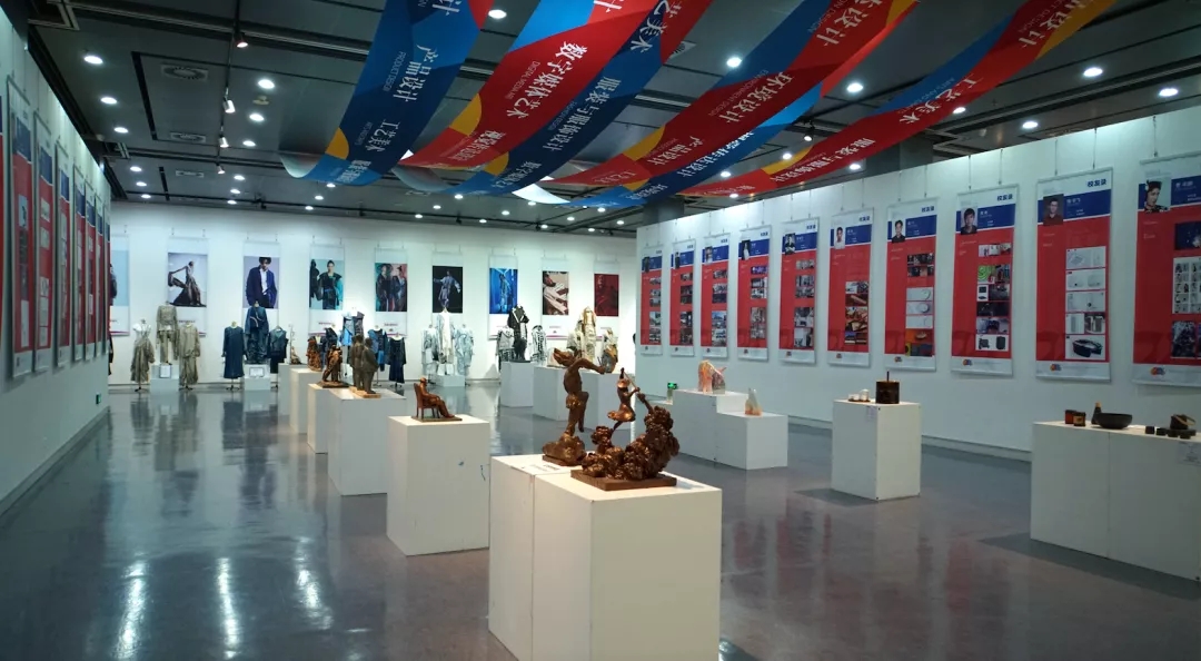 我院建院20周年师生优秀作品展隆重开幕 我院建院20周年师生优秀作品展隆重开幕