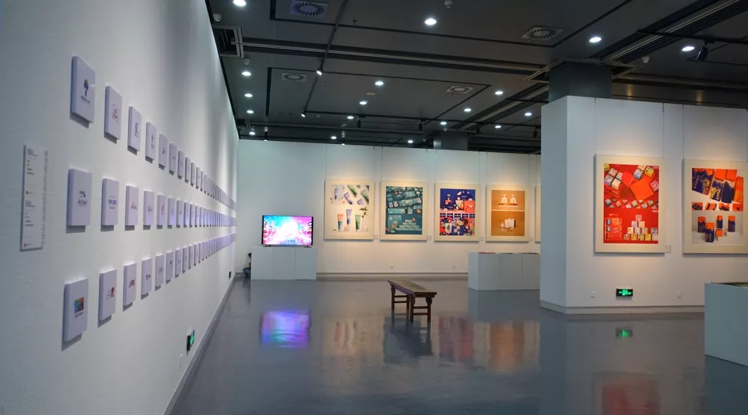 我院建院20周年师生优秀作品展隆重开幕 我院建院20周年师生优秀作品展隆重开幕