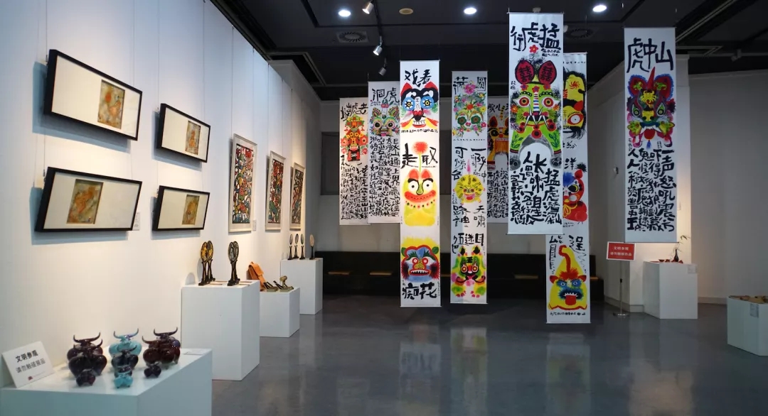 我院建院20周年师生优秀作品展隆重开幕 我院建院20周年师生优秀作品展隆重开幕