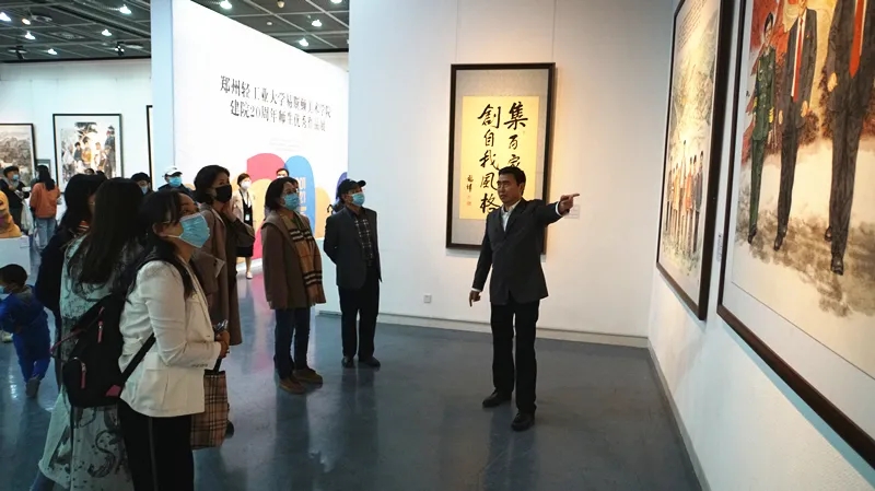 省艺术教育有关专家领导参观我院建院20周年师生优秀作品展 省艺术教育有关专家领导参观我院建院20周年师生优秀作品展