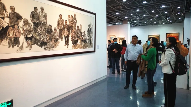 省艺术教育有关专家领导参观我院建院20周年师生优秀作品展 省艺术教育有关专家领导参观我院建院20周年师生优秀作品展