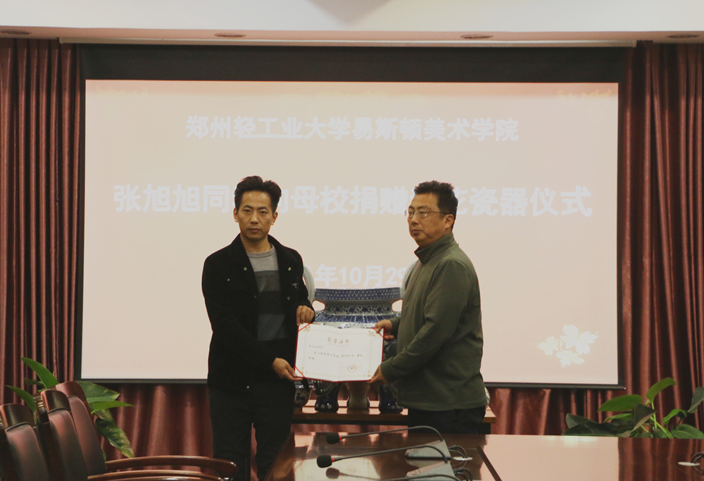 休学创业,易斯顿美术学院这个小伙儿好样的! 休学创业,易斯顿美术学院这个小伙儿好样的!
